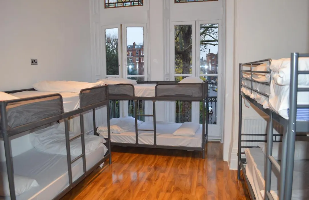 Barkston Earls Court Hostel *